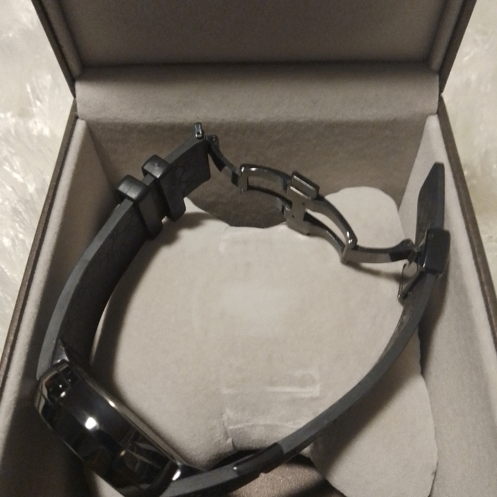 Unisex Gucci Watch - Picture 6 of 9